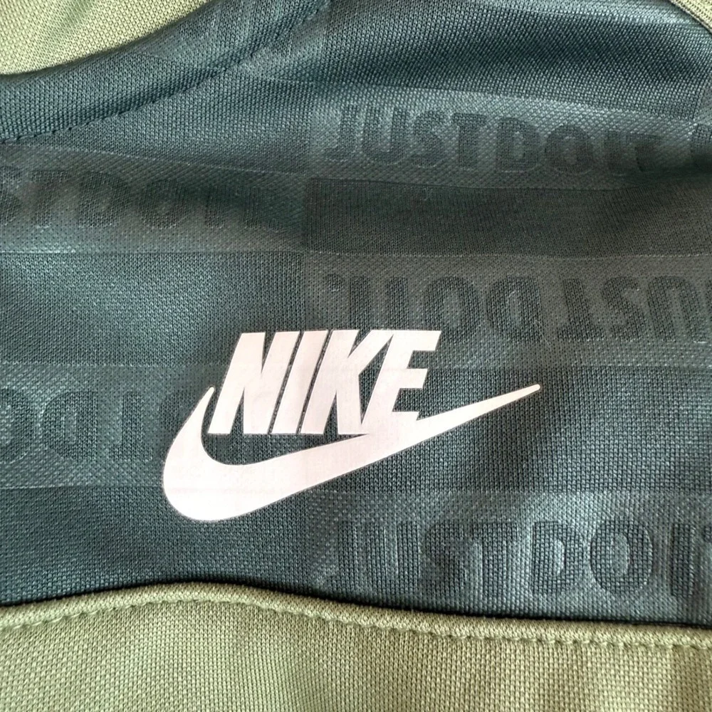 Nike Kids Sportswear Textured Club Tricot tracksuit jacket Green Logo Size 4T‎